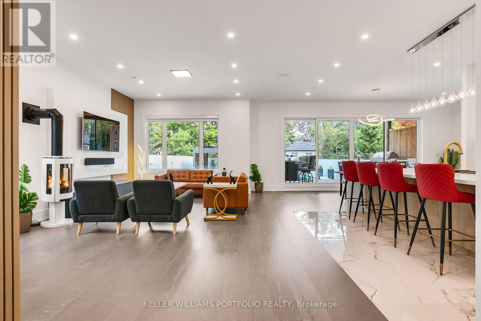 27 Prennan Avenue, Toronto, Ontario  M9B 4B7 - Photo 4 - W12486402