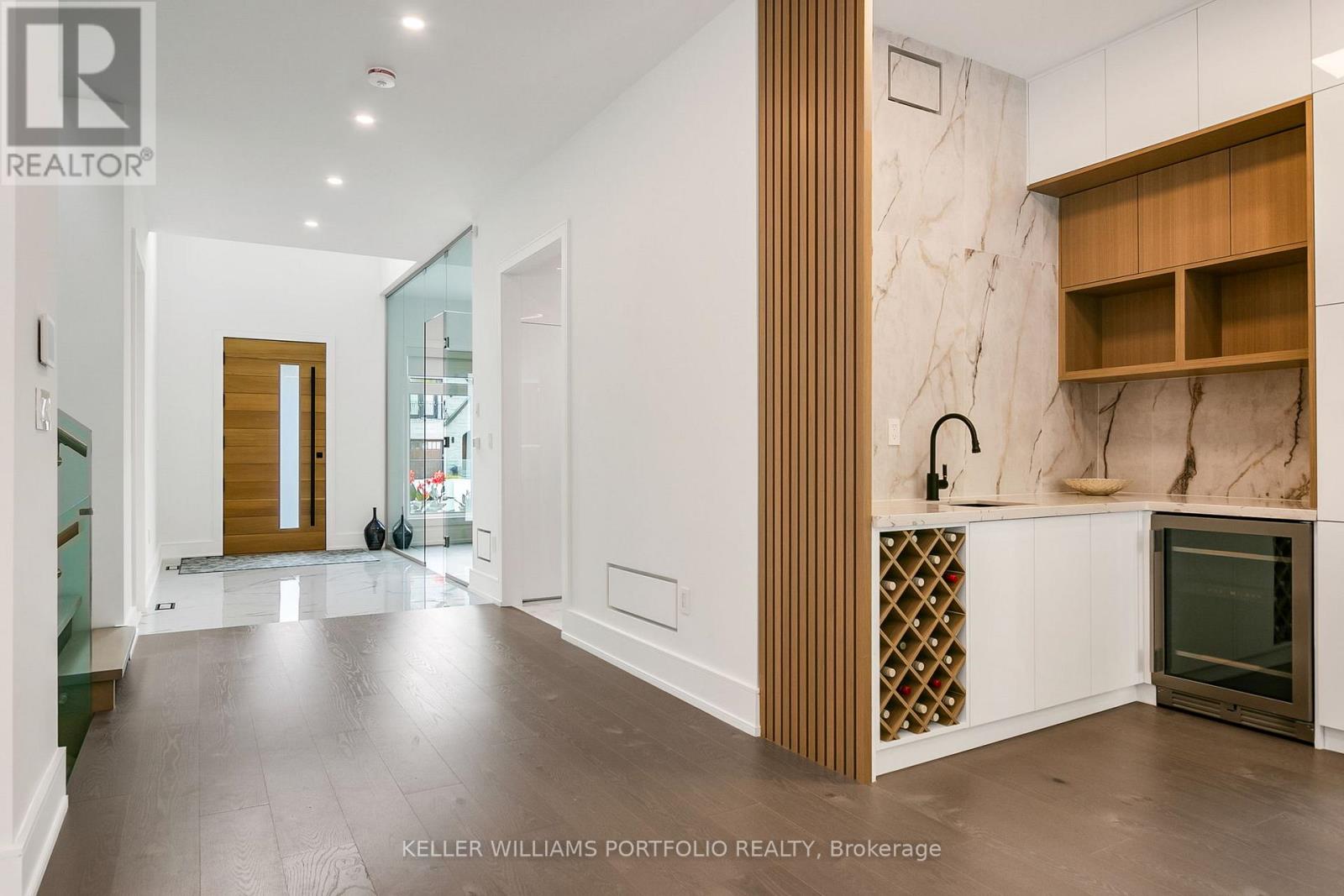 27 Prennan Avenue, Toronto, Ontario  M9B 4B7 - Photo 5 - W12486402