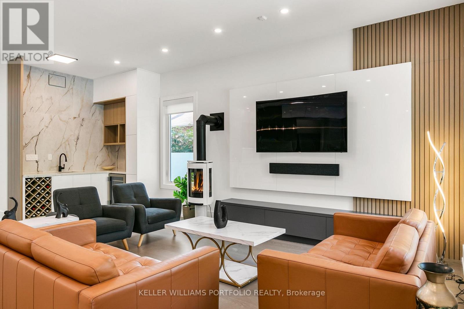 27 Prennan Avenue, Toronto, Ontario  M9B 4B7 - Photo 8 - W12486402