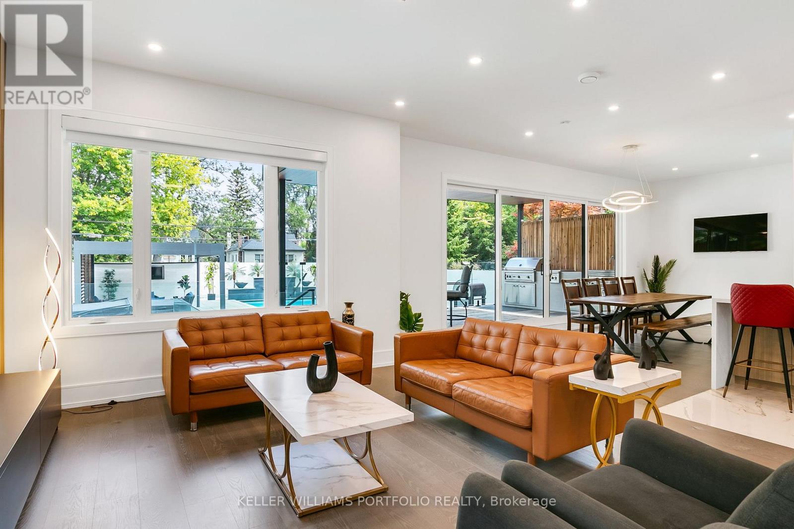 27 Prennan Avenue, Toronto, Ontario  M9B 4B7 - Photo 9 - W12486402