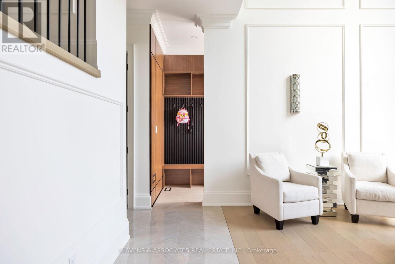 1529 Venetia Drive, Oakville, Ontario  L6L 1K8 - Photo 10 - W12486405