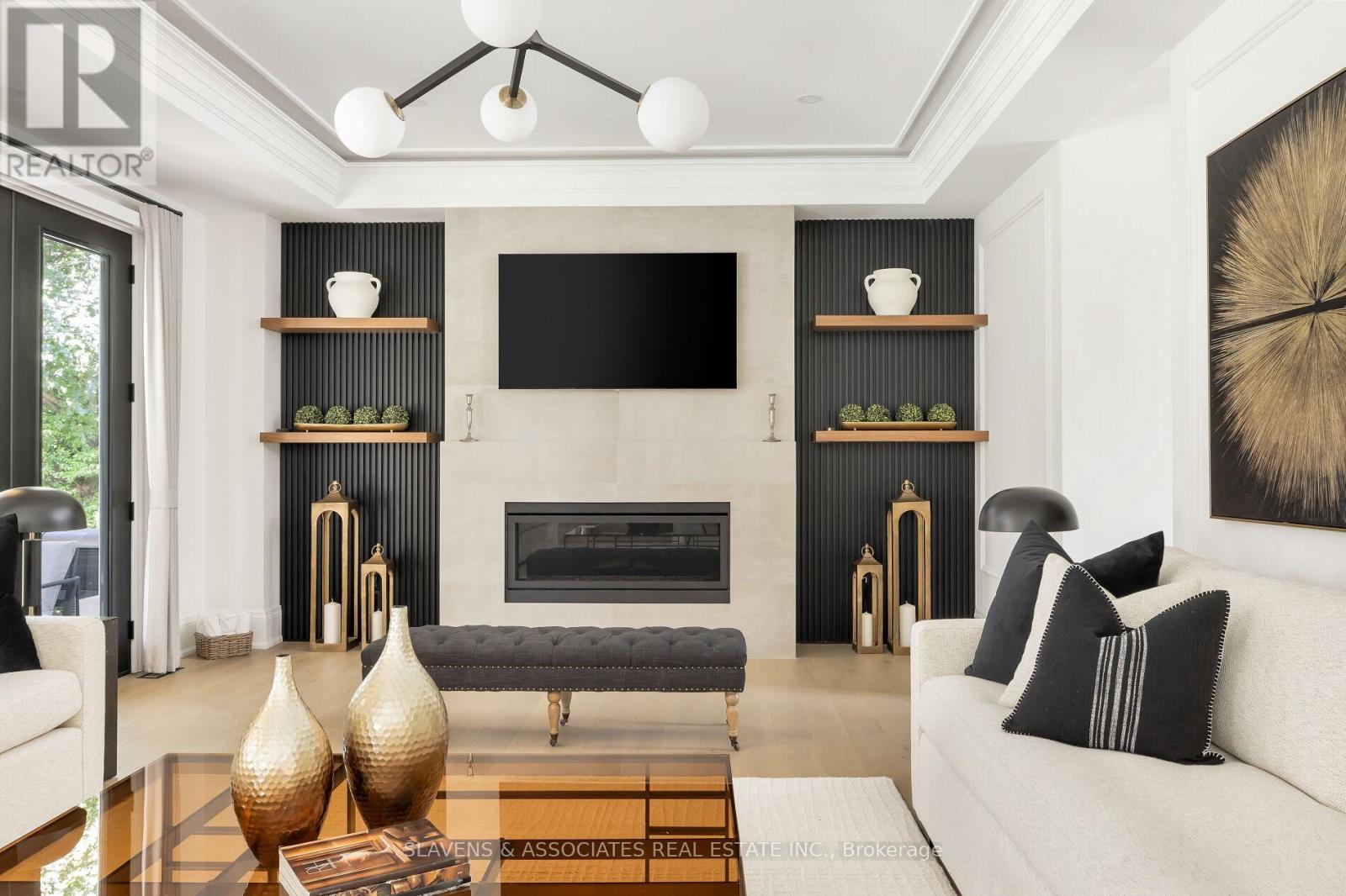 1529 Venetia Drive, Oakville, Ontario  L6L 1K8 - Photo 14 - W12486405