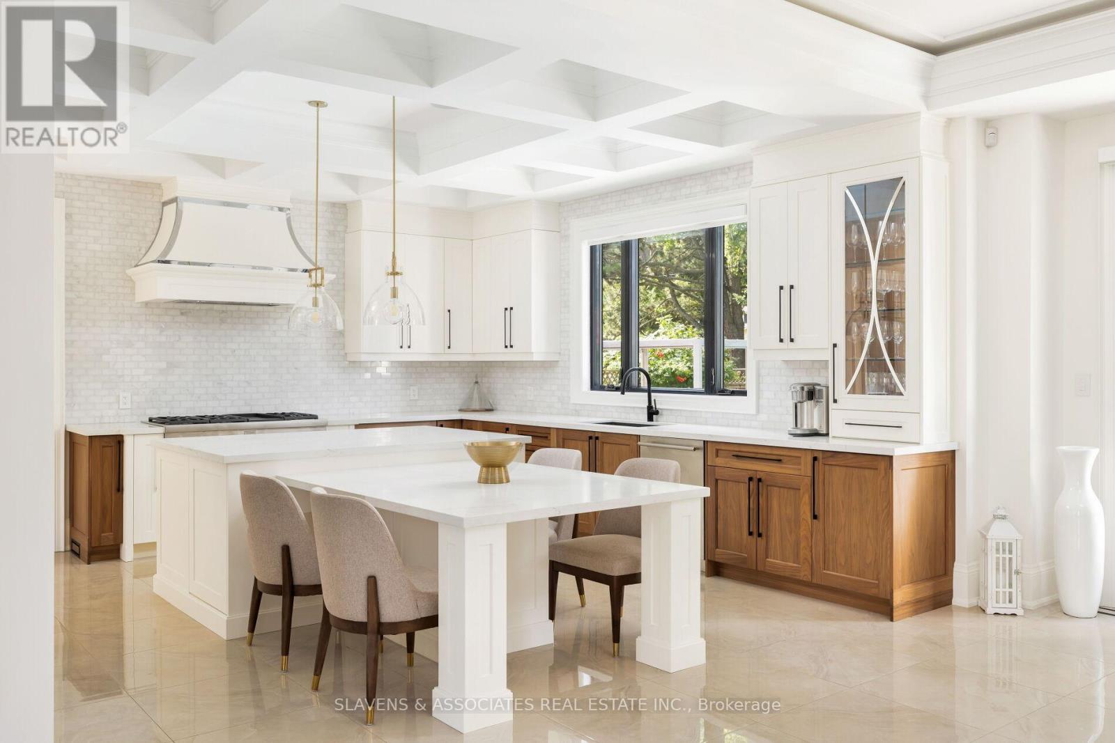 1529 Venetia Drive, Oakville, Ontario  L6L 1K8 - Photo 16 - W12486405