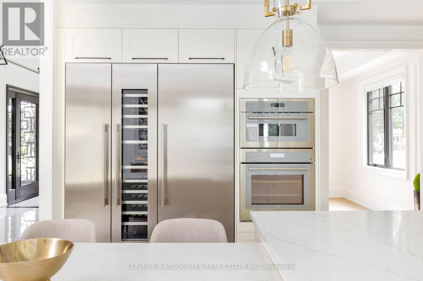 1529 Venetia Drive, Oakville, Ontario  L6L 1K8 - Photo 18 - W12486405