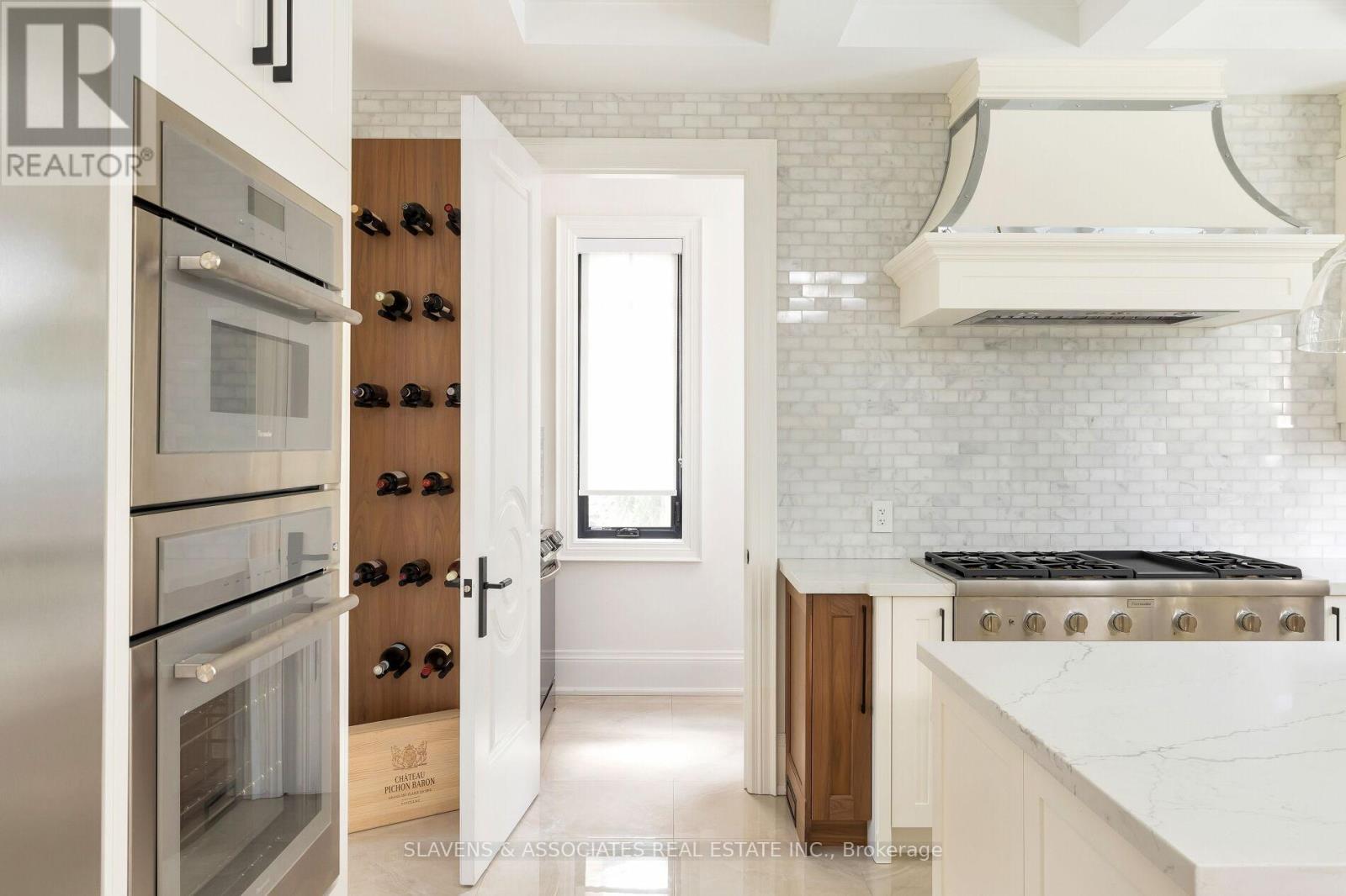 1529 Venetia Drive, Oakville, Ontario  L6L 1K8 - Photo 19 - W12486405