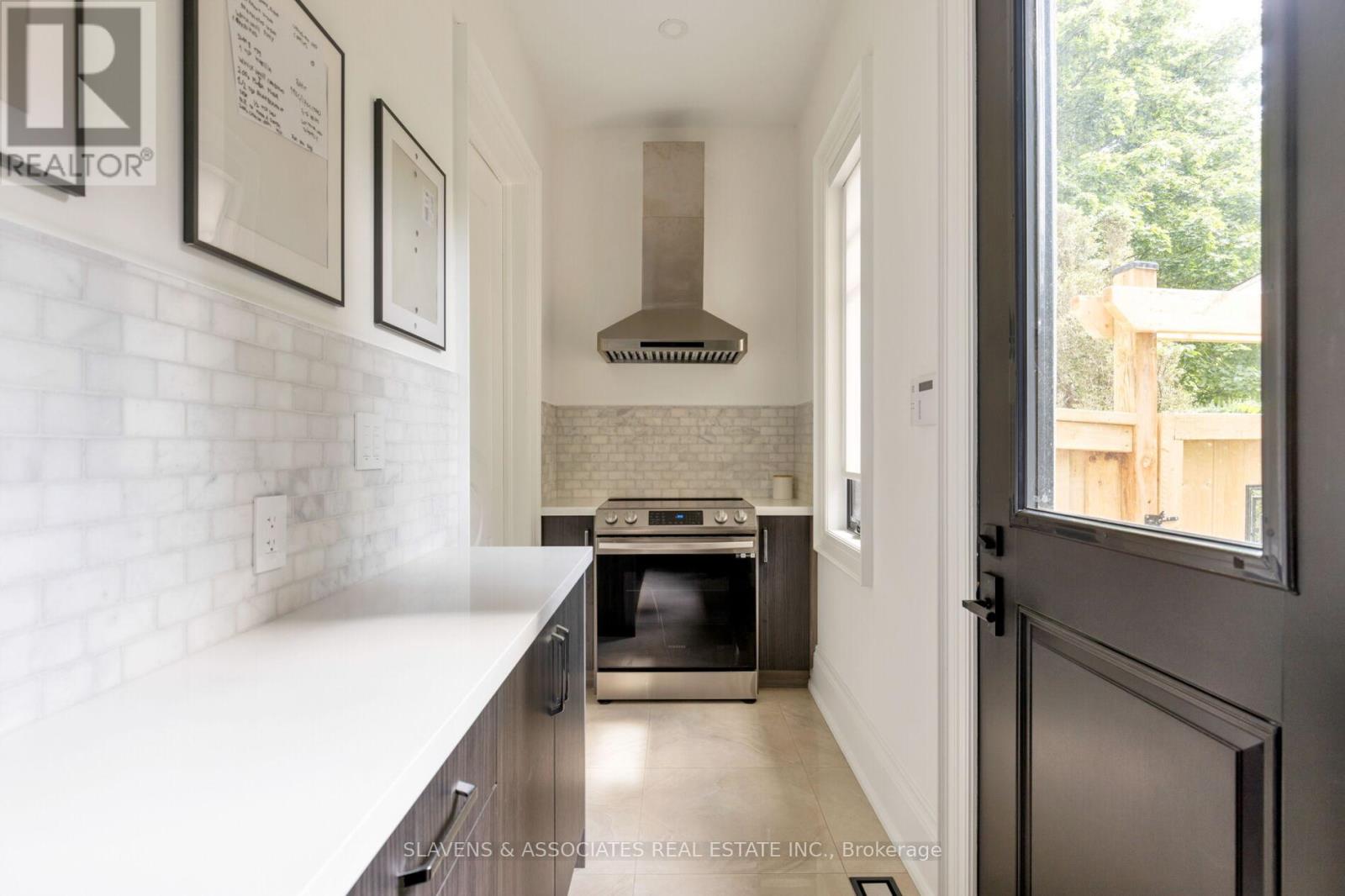 1529 Venetia Drive, Oakville, Ontario  L6L 1K8 - Photo 21 - W12486405