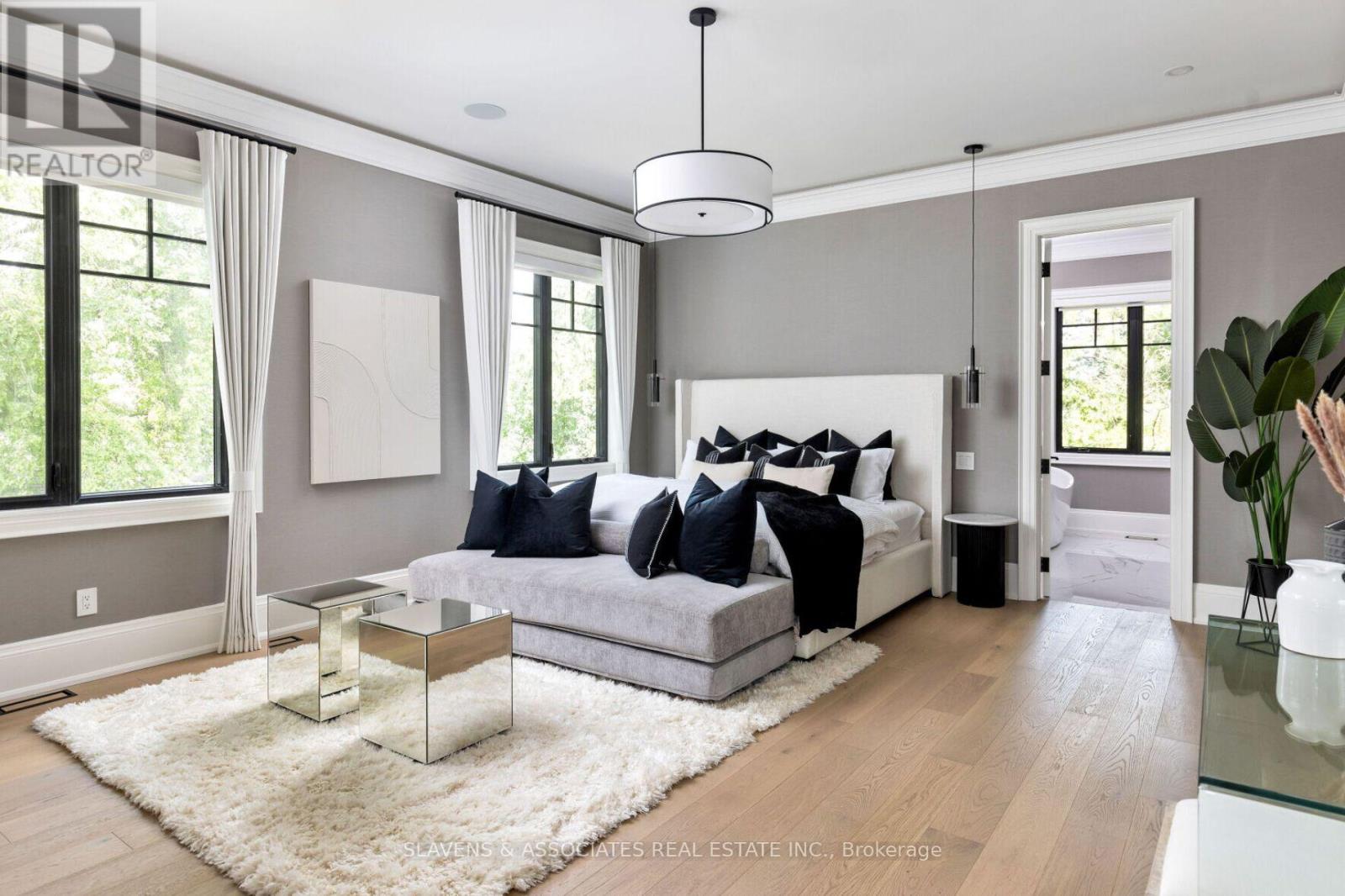 1529 Venetia Drive, Oakville, Ontario  L6L 1K8 - Photo 23 - W12486405