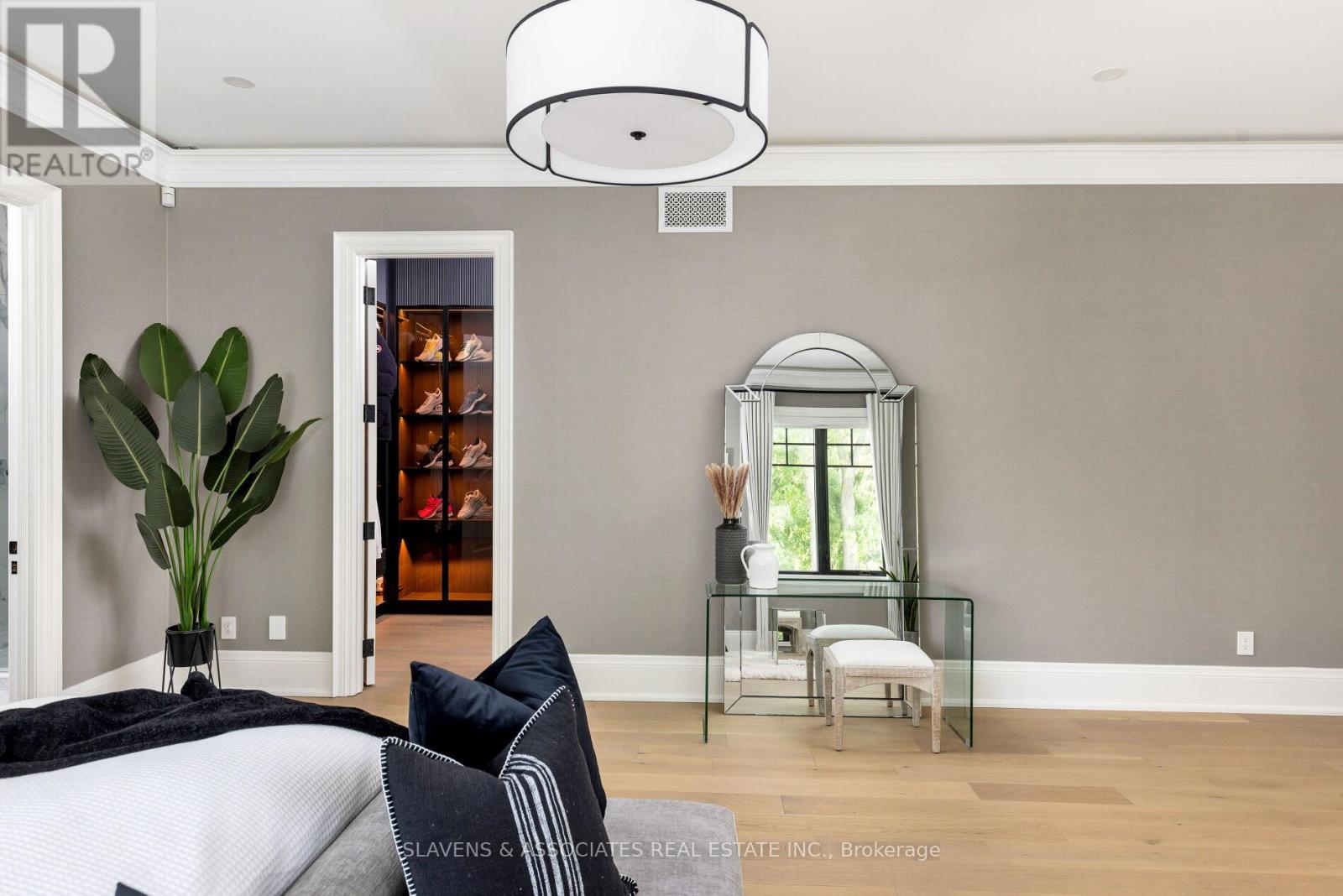 1529 Venetia Drive, Oakville, Ontario  L6L 1K8 - Photo 25 - W12486405