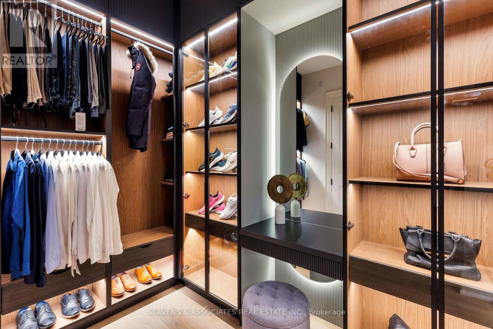 1529 Venetia Drive, Oakville, Ontario  L6L 1K8 - Photo 26 - W12486405