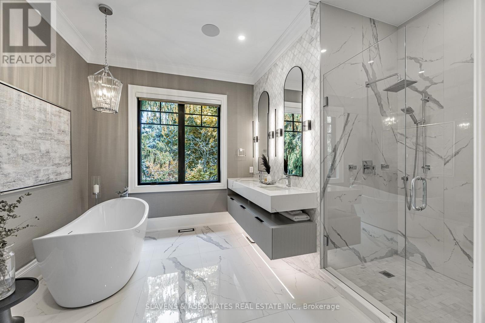 1529 Venetia Drive, Oakville, Ontario  L6L 1K8 - Photo 27 - W12486405