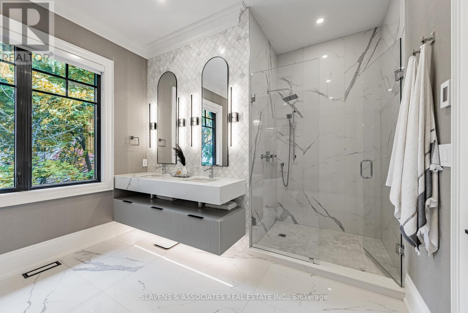 1529 Venetia Drive, Oakville, Ontario  L6L 1K8 - Photo 28 - W12486405