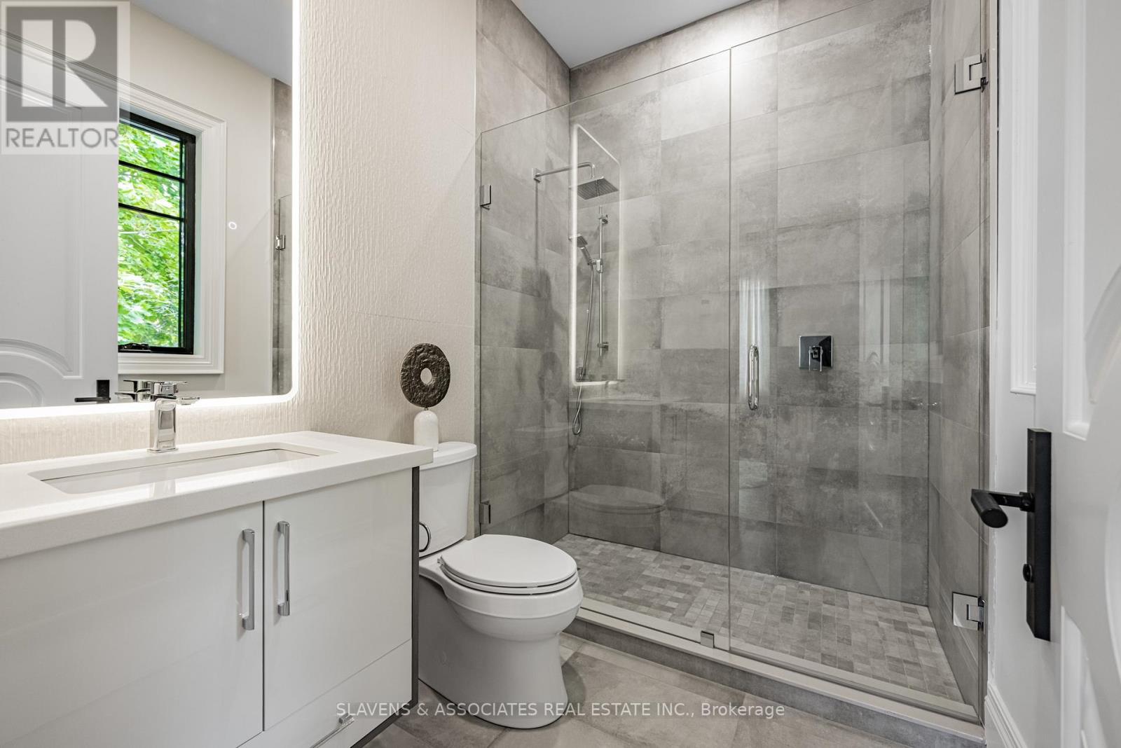 1529 Venetia Drive, Oakville, Ontario  L6L 1K8 - Photo 33 - W12486405