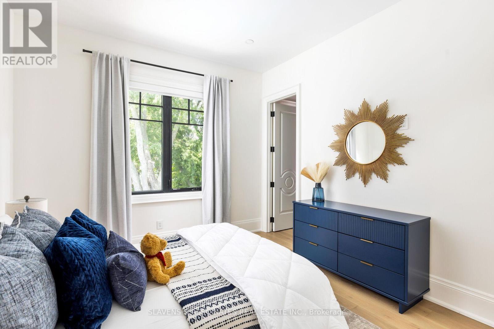 1529 Venetia Drive, Oakville, Ontario  L6L 1K8 - Photo 35 - W12486405