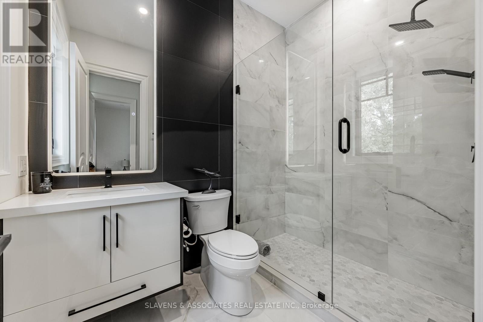 1529 Venetia Drive, Oakville, Ontario  L6L 1K8 - Photo 36 - W12486405