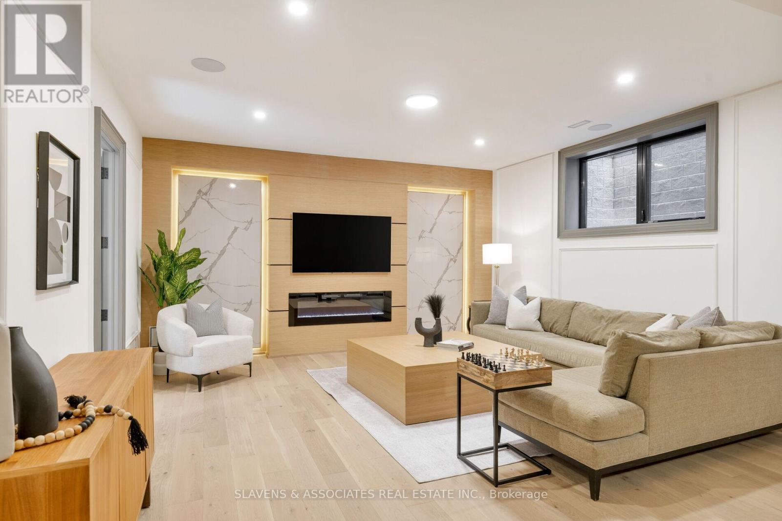 1529 Venetia Drive, Oakville, Ontario  L6L 1K8 - Photo 40 - W12486405