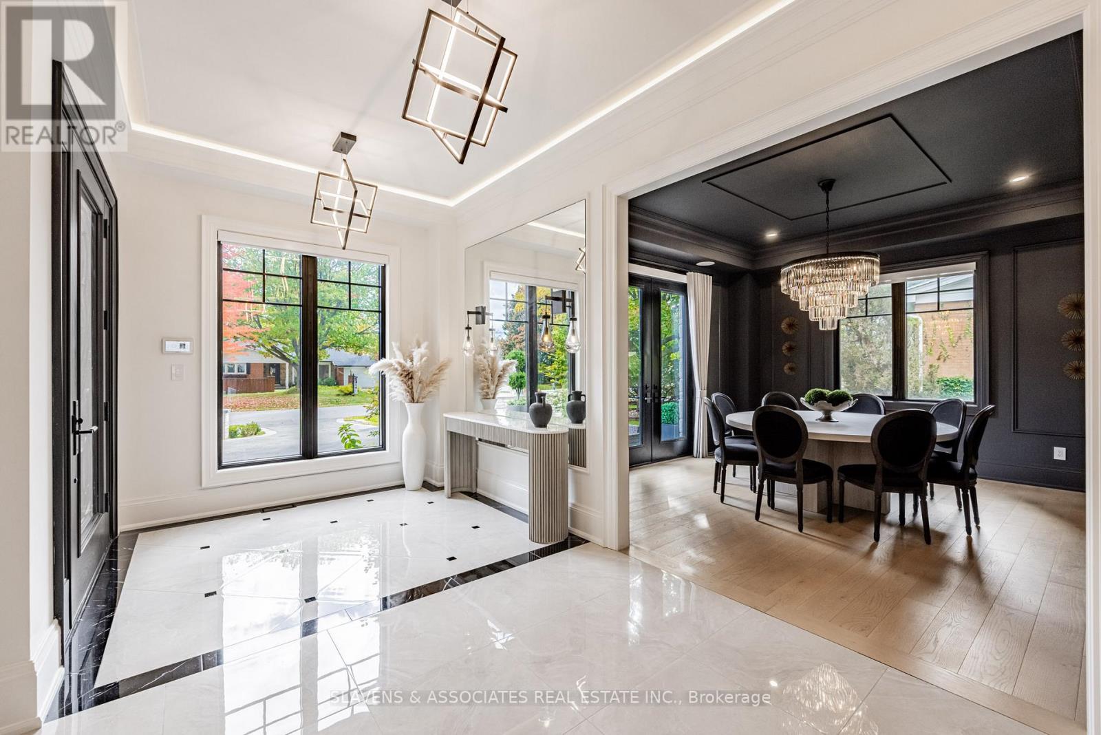 1529 Venetia Drive, Oakville, Ontario  L6L 1K8 - Photo 5 - W12486405