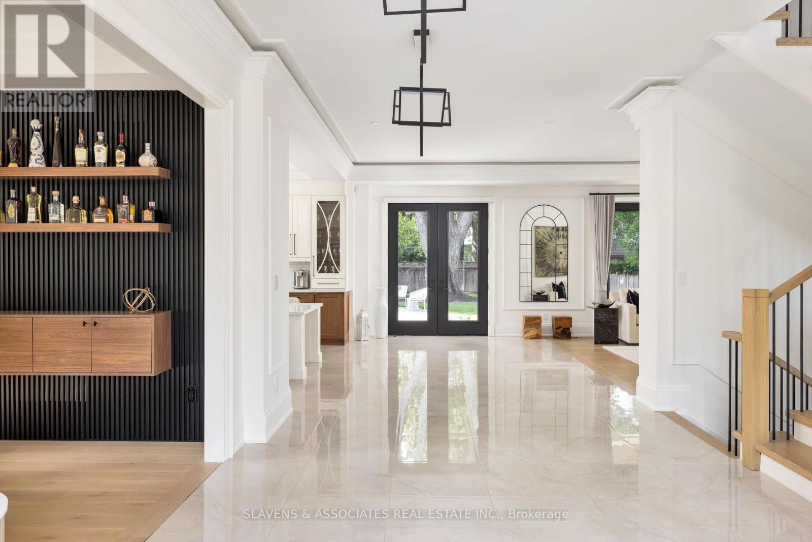 1529 Venetia Drive, Oakville, Ontario  L6L 1K8 - Photo 6 - W12486405