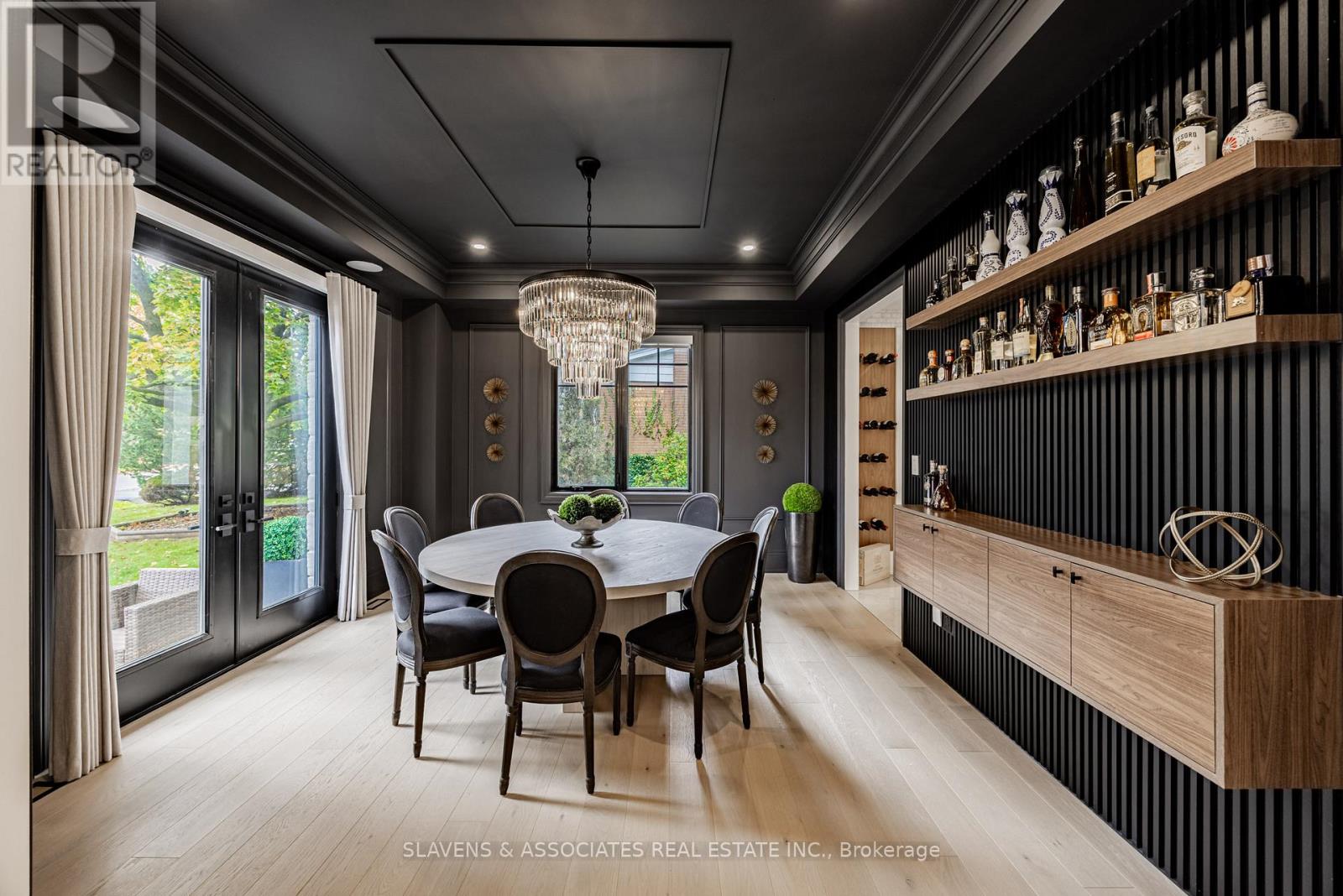 1529 Venetia Drive, Oakville, Ontario  L6L 1K8 - Photo 7 - W12486405