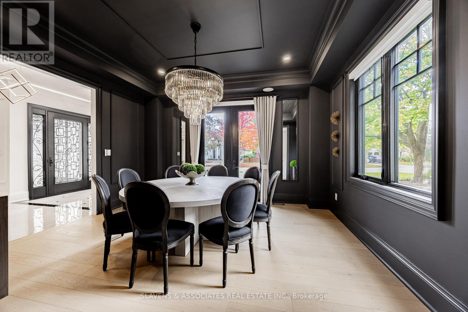 1529 Venetia Drive, Oakville, Ontario  L6L 1K8 - Photo 8 - W12486405