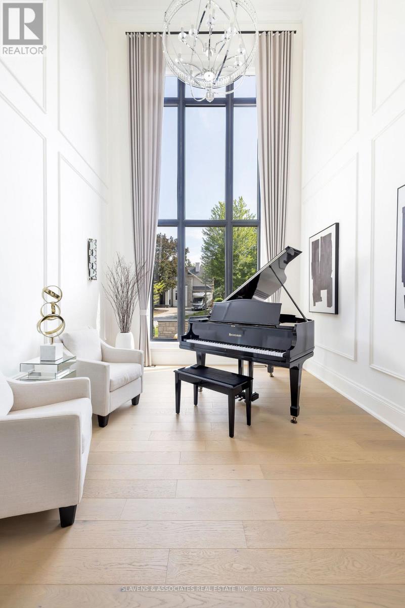 1529 Venetia Drive, Oakville, Ontario  L6L 1K8 - Photo 9 - W12486405