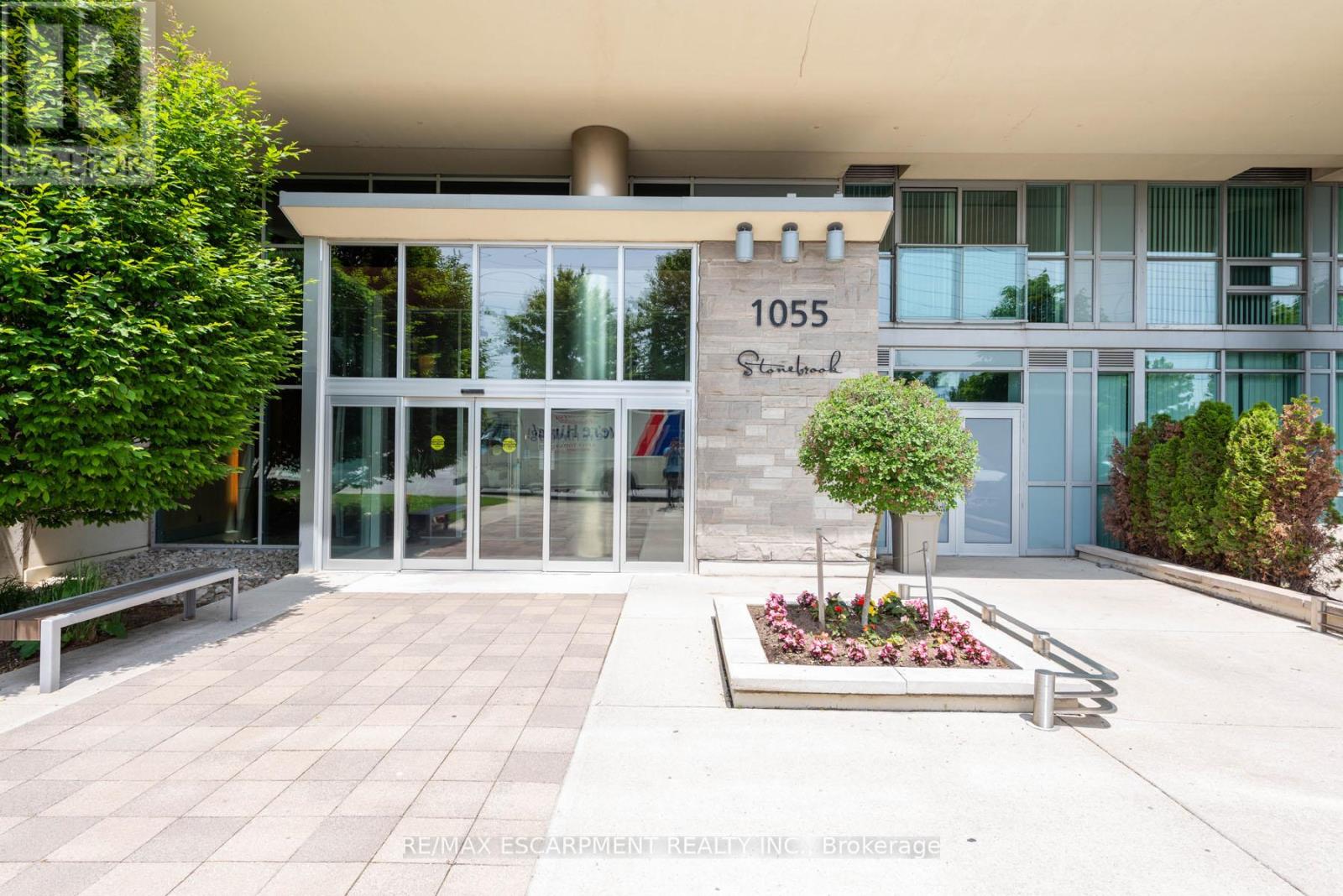 710 - 1055 Southdown Road, Mississauga, Ontario  L5J 0A3 - Photo 2 - W12486414