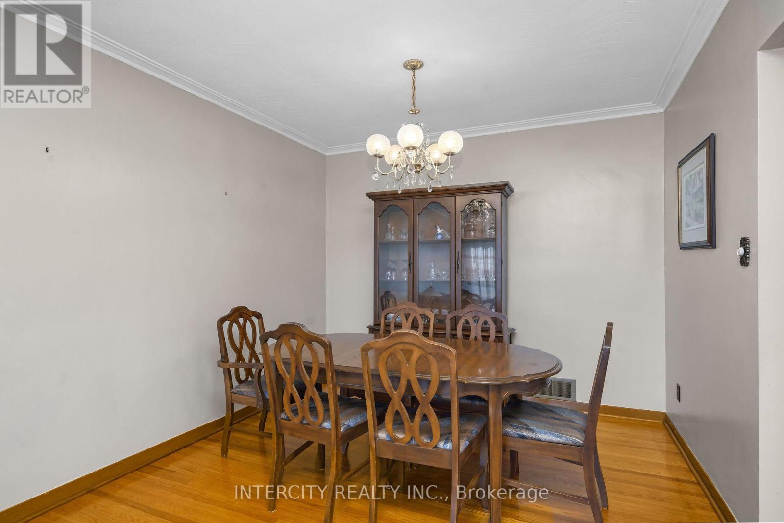 16 Seacliff Boulevard, Toronto, Ontario  M9L 2G4 - Photo 11 - W12486448