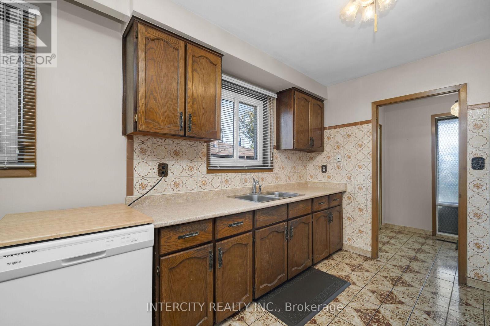 16 Seacliff Boulevard, Toronto, Ontario  M9L 2G4 - Photo 12 - W12486448