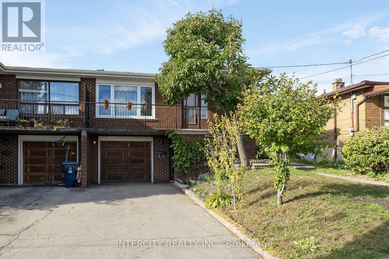 16 Seacliff Boulevard, Toronto, Ontario  M9L 2G4 - Photo 2 - W12486448