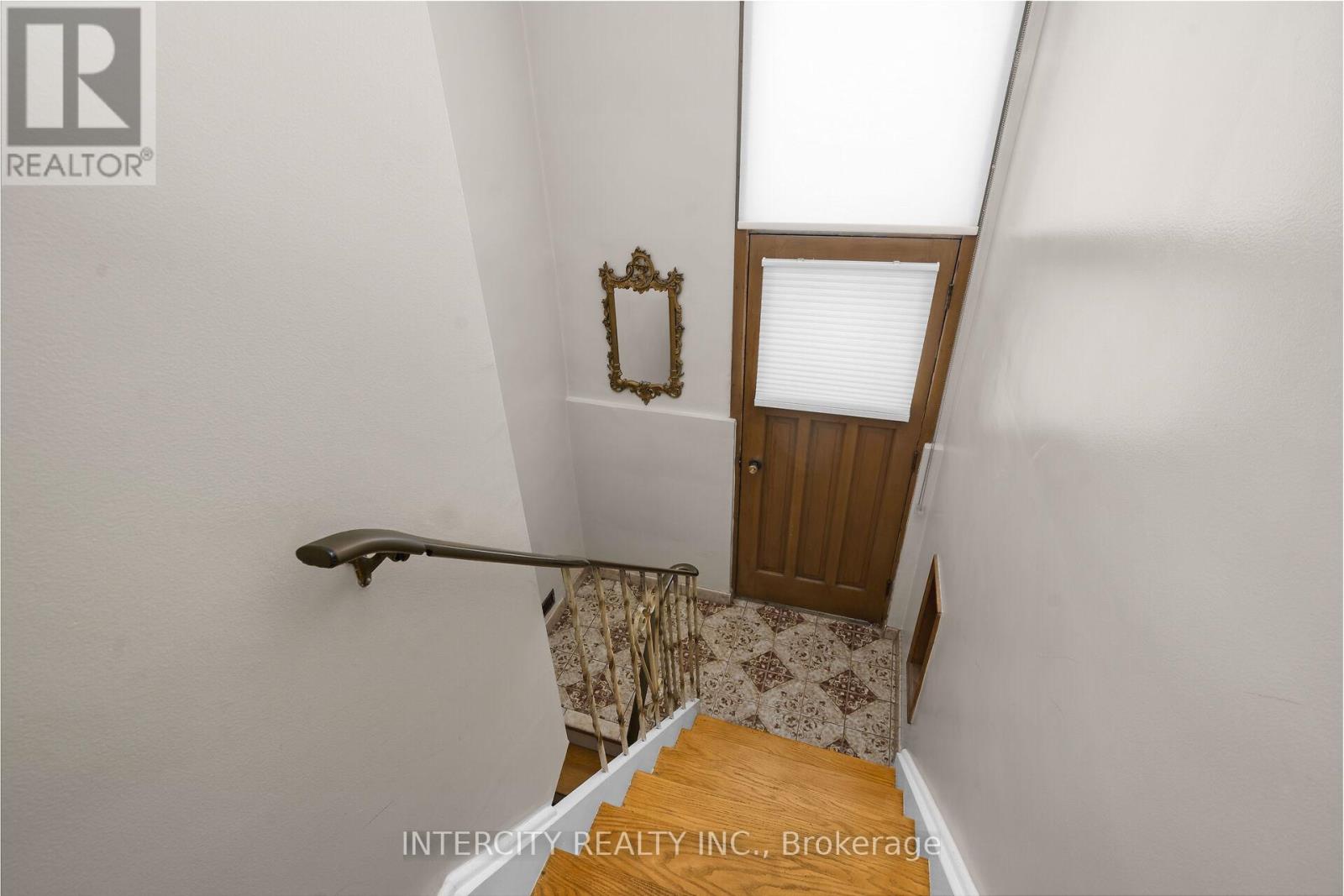 16 Seacliff Boulevard, Toronto, Ontario  M9L 2G4 - Photo 22 - W12486448