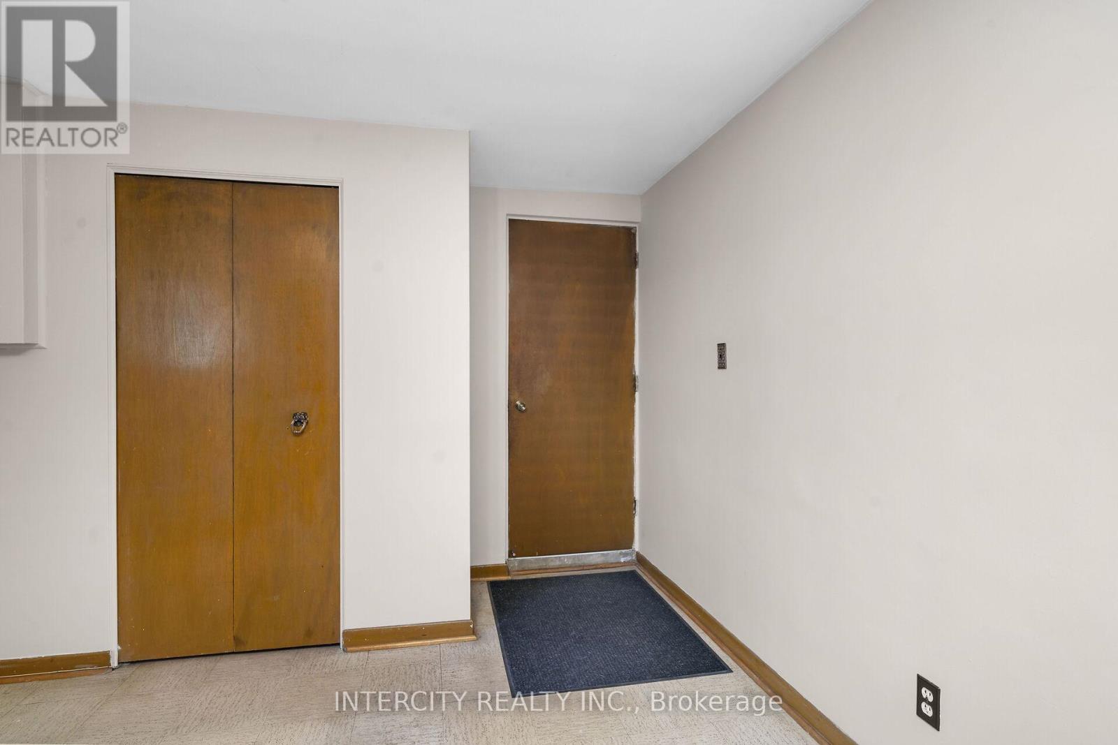 16 Seacliff Boulevard, Toronto, Ontario  M9L 2G4 - Photo 23 - W12486448