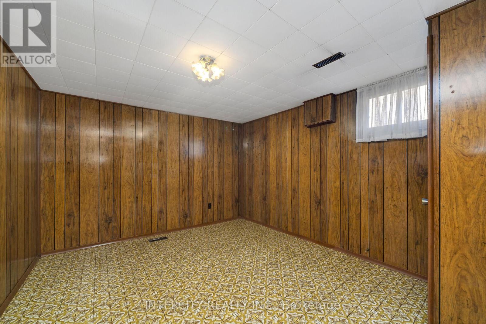 16 Seacliff Boulevard, Toronto, Ontario  M9L 2G4 - Photo 27 - W12486448