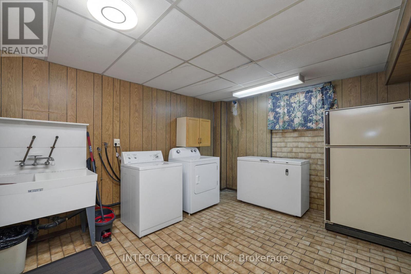 16 Seacliff Boulevard, Toronto, Ontario  M9L 2G4 - Photo 28 - W12486448