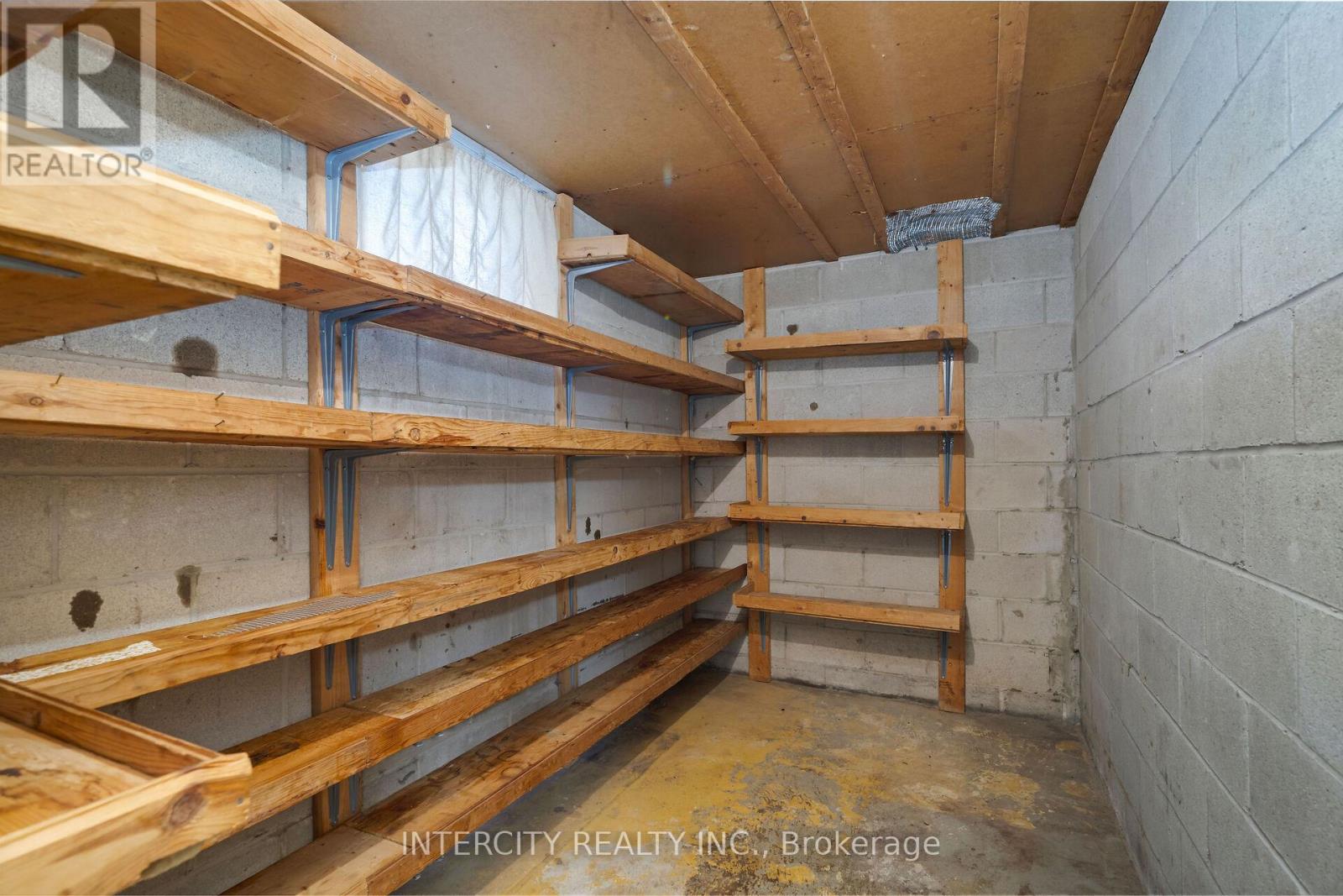 16 Seacliff Boulevard, Toronto, Ontario  M9L 2G4 - Photo 29 - W12486448