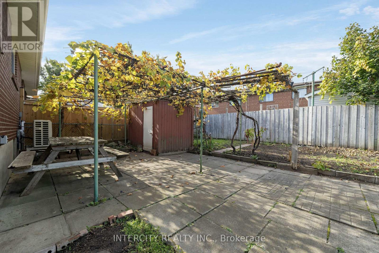 16 Seacliff Boulevard, Toronto, Ontario  M9L 2G4 - Photo 31 - W12486448