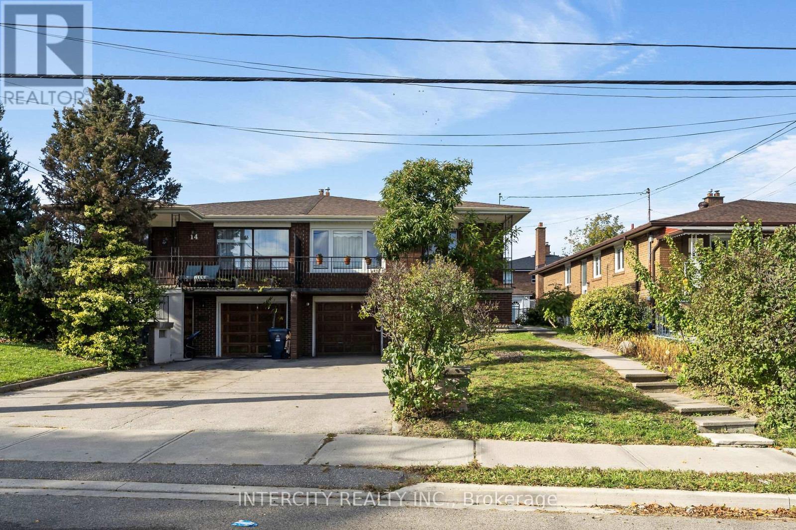16 Seacliff Boulevard, Toronto, Ontario  M9L 2G4 - Photo 4 - W12486448