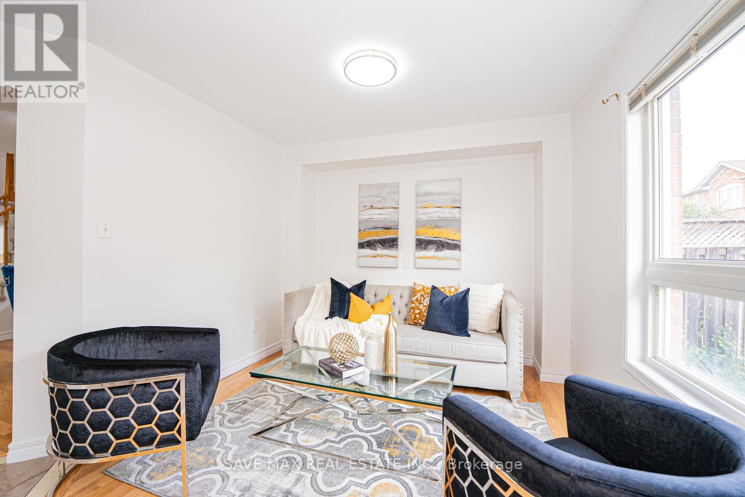 100 Bushmill Circle, Brampton, Ontario  L7A 0K6 - Photo 11 - W12486449