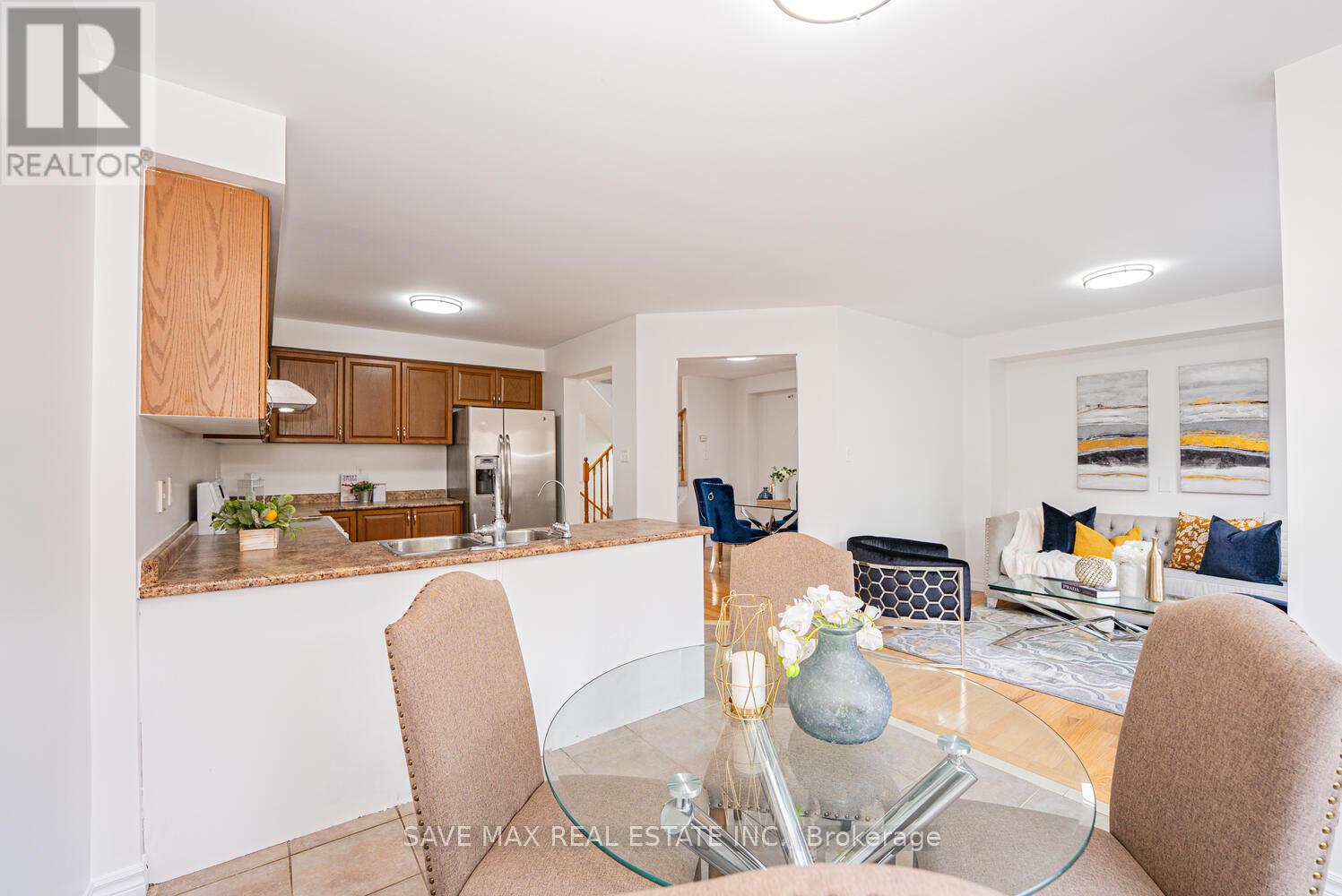 100 Bushmill Circle, Brampton, Ontario  L7A 0K6 - Photo 14 - W12486449