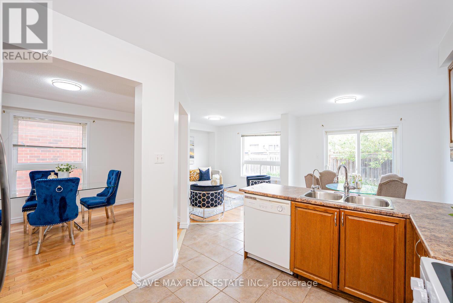 100 Bushmill Circle, Brampton, Ontario  L7A 0K6 - Photo 19 - W12486449