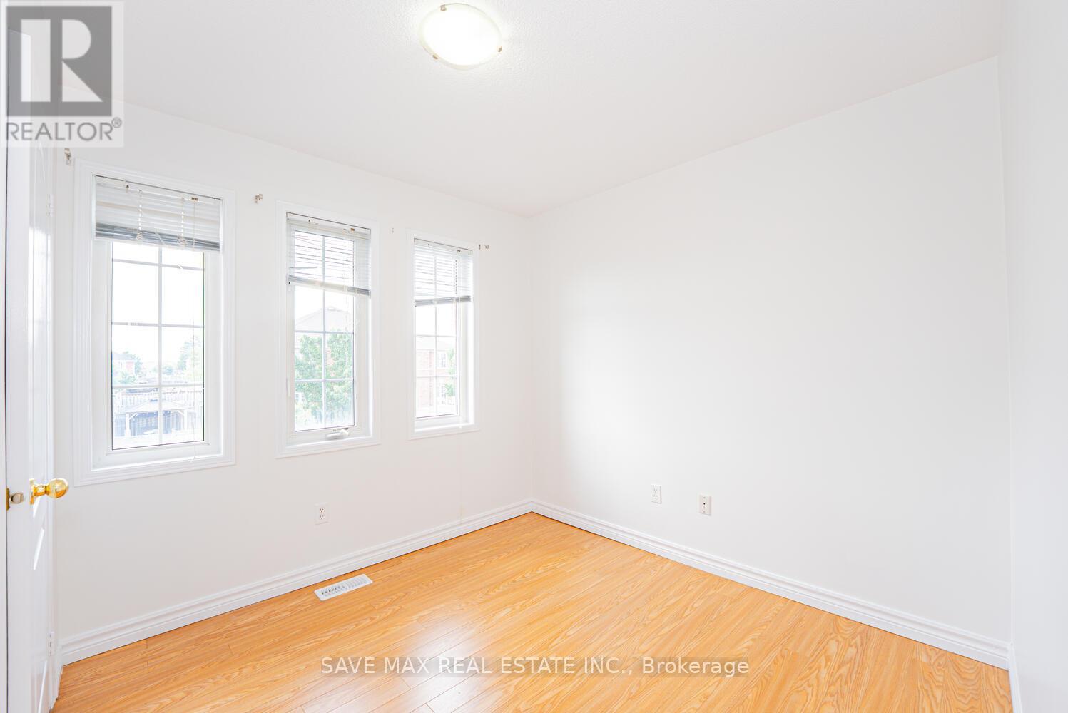 100 Bushmill Circle, Brampton, Ontario  L7A 0K6 - Photo 32 - W12486449