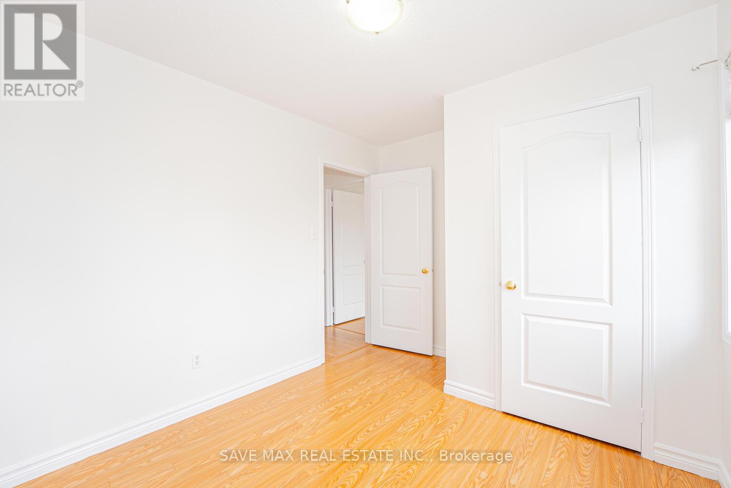 100 Bushmill Circle, Brampton, Ontario  L7A 0K6 - Photo 33 - W12486449