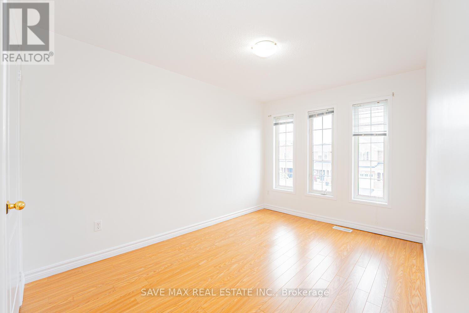 100 Bushmill Circle, Brampton, Ontario  L7A 0K6 - Photo 34 - W12486449