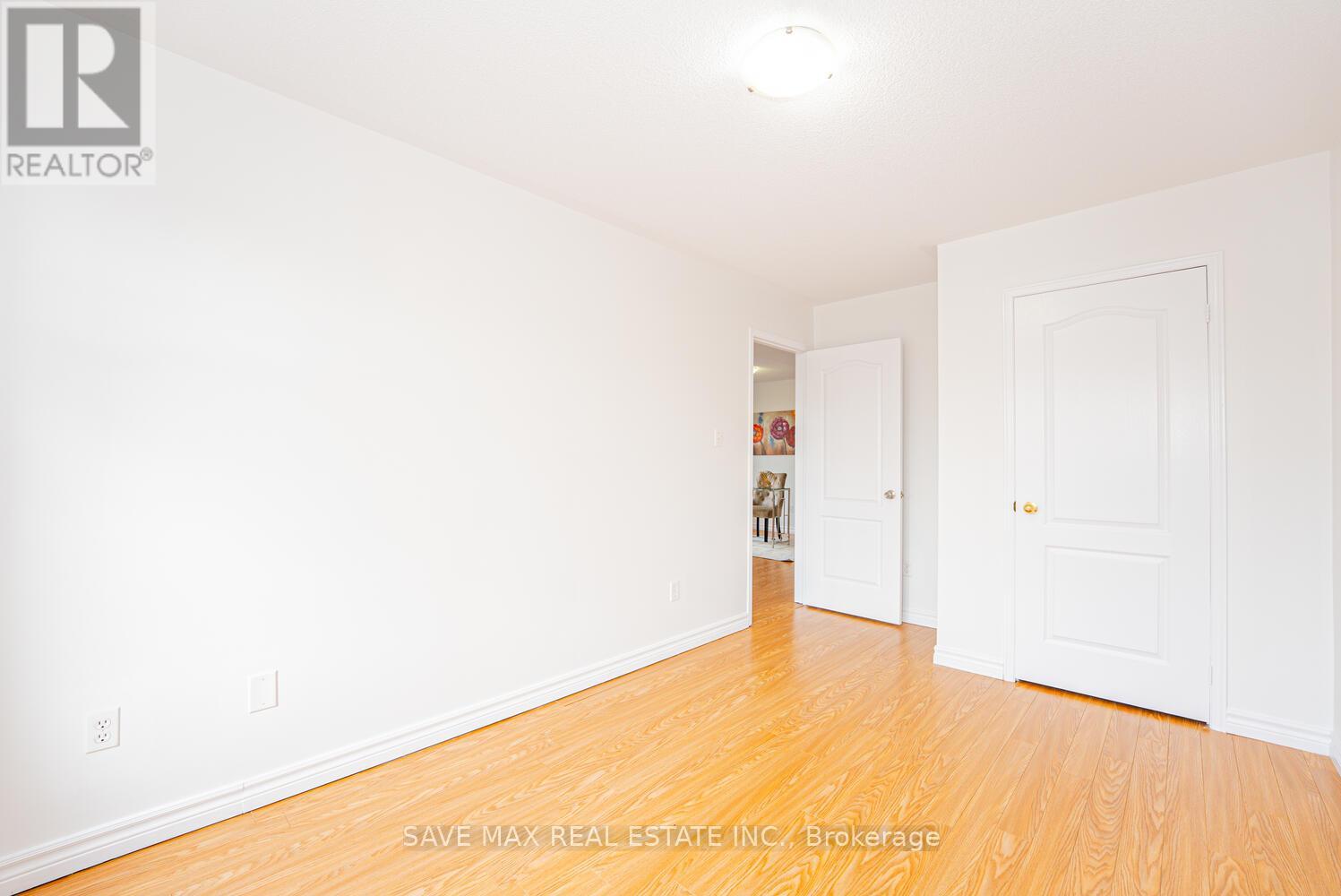 100 Bushmill Circle, Brampton, Ontario  L7A 0K6 - Photo 35 - W12486449