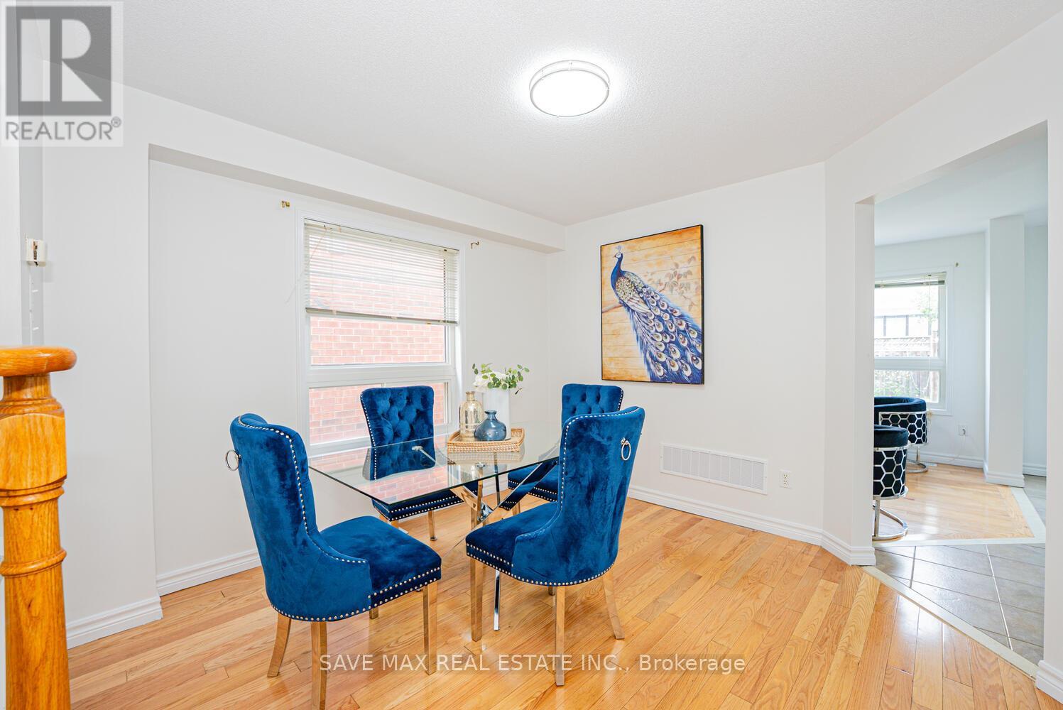 100 Bushmill Circle, Brampton, Ontario  L7A 0K6 - Photo 6 - W12486449