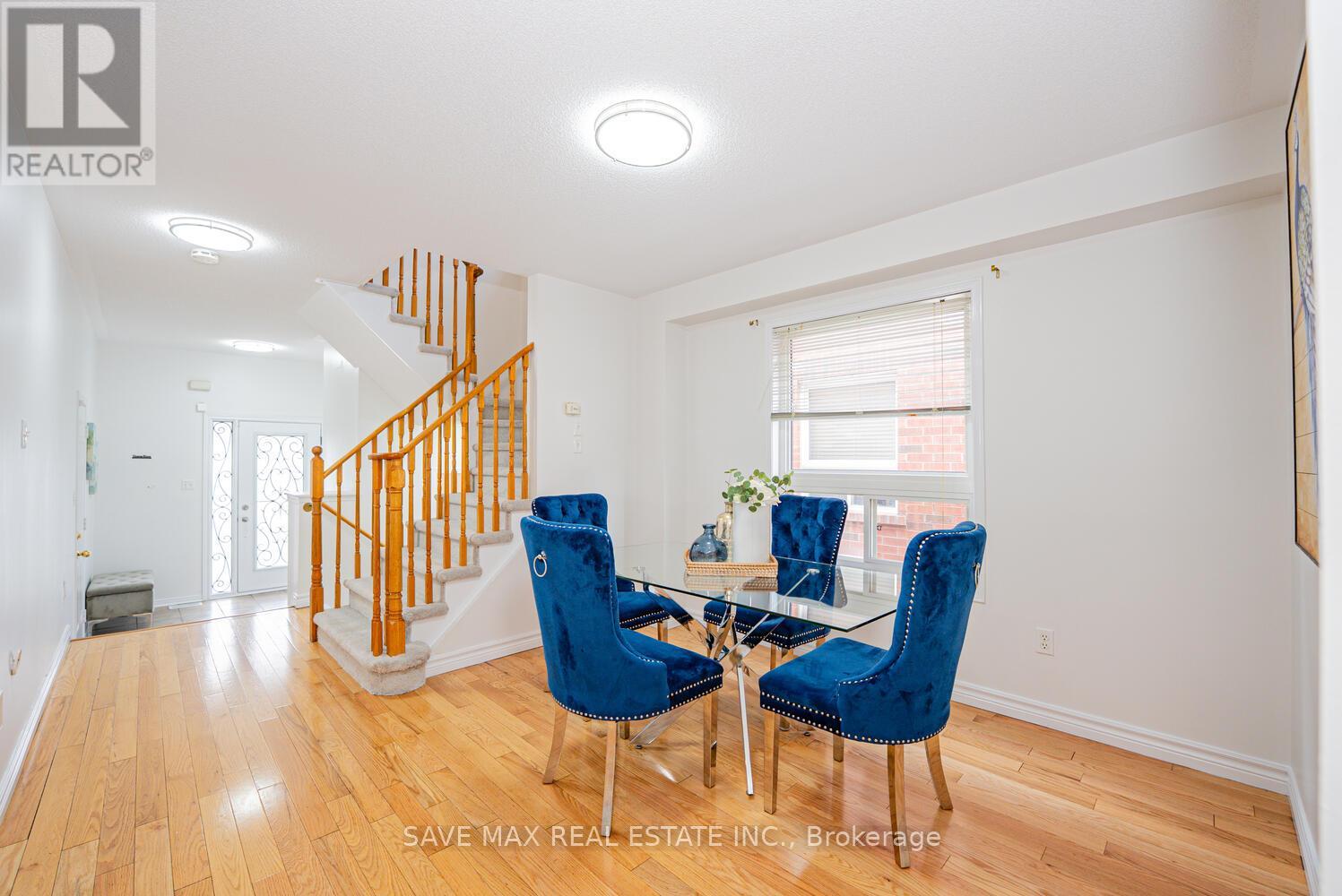 100 Bushmill Circle, Brampton, Ontario  L7A 0K6 - Photo 7 - W12486449