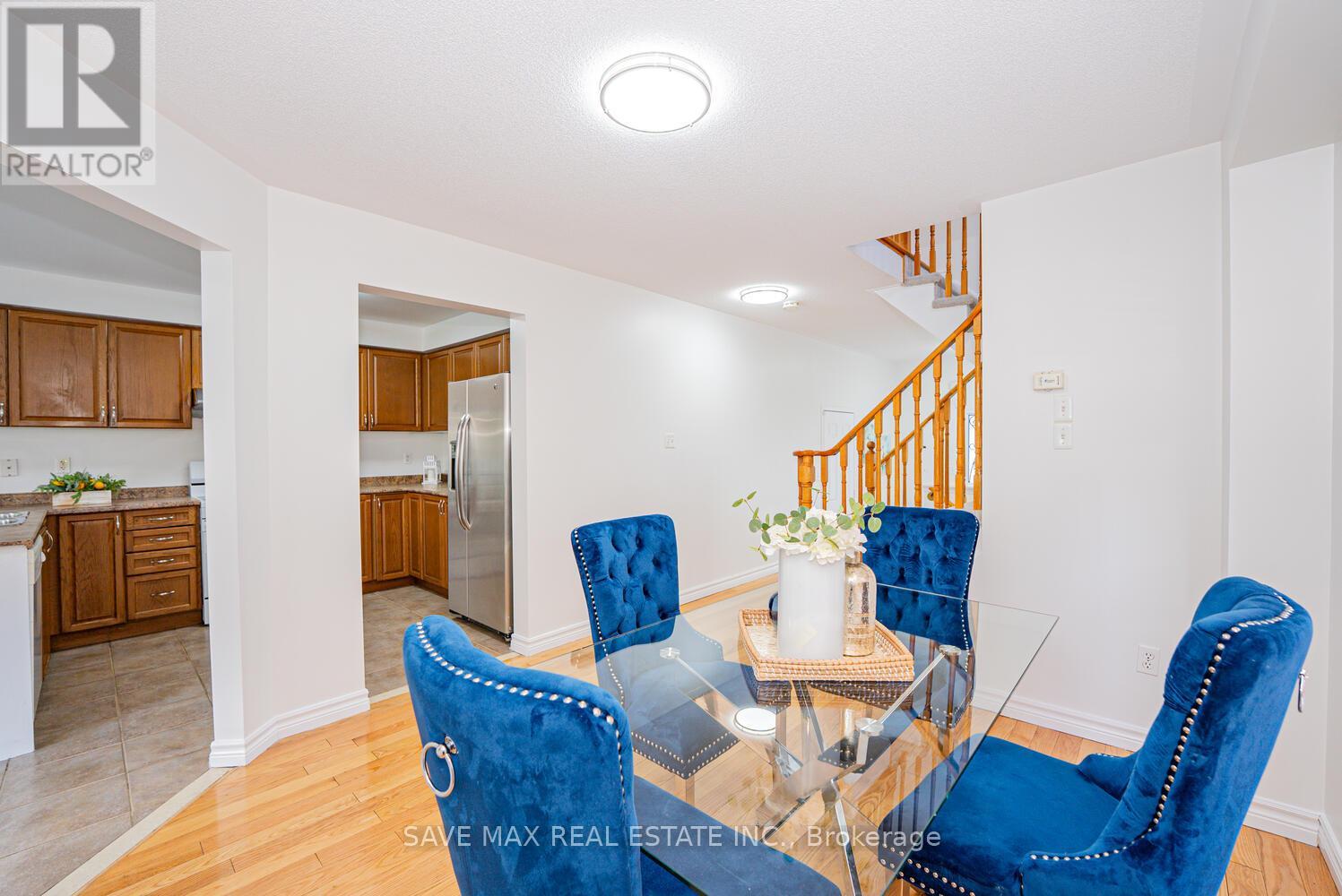 100 Bushmill Circle, Brampton, Ontario  L7A 0K6 - Photo 8 - W12486449