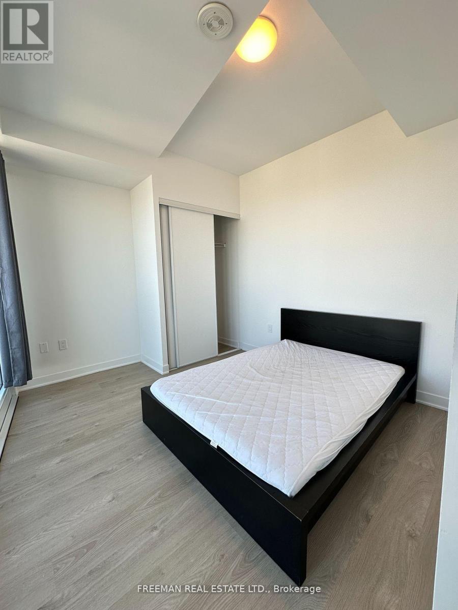 5602 - 3900 Confederation Parkway, Mississauga, Ontario  L5B 0M3 - Photo 17 - W12486457