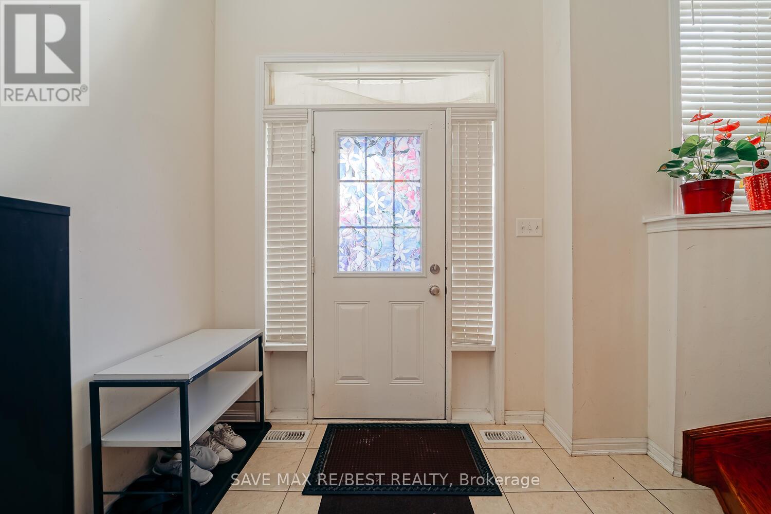 22 Birch Tree Trail, Brampton, Ontario  L6P 3M8 - Photo 5 - W12486473