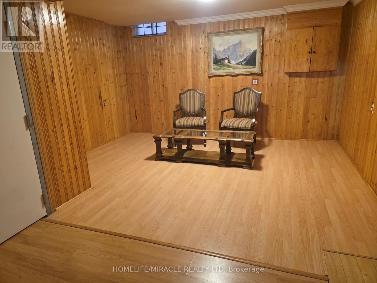 6585 Eastridge Road, Mississauga, Ontario  L5N 4L5 - Photo 2 - W12486478