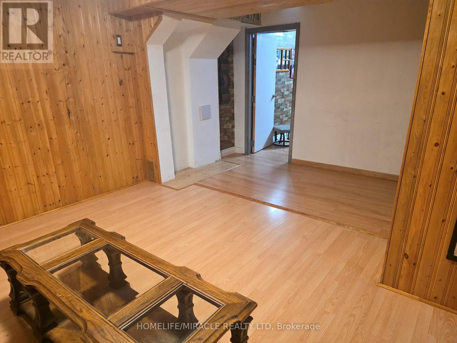 6585 Eastridge Road, Mississauga, Ontario  L5N 4L5 - Photo 3 - W12486478