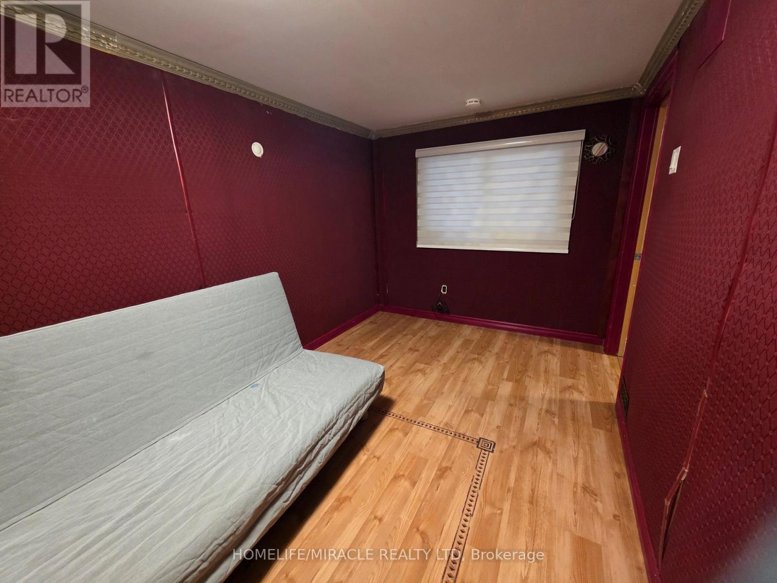 6585 Eastridge Road, Mississauga, Ontario  L5N 4L5 - Photo 9 - W12486478